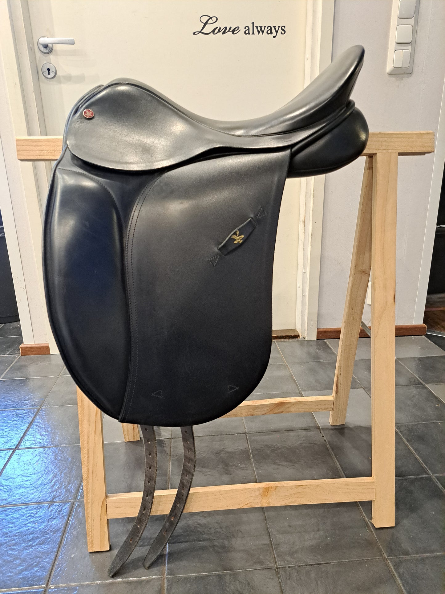 Jeffries Falcon Dressage 17" MW