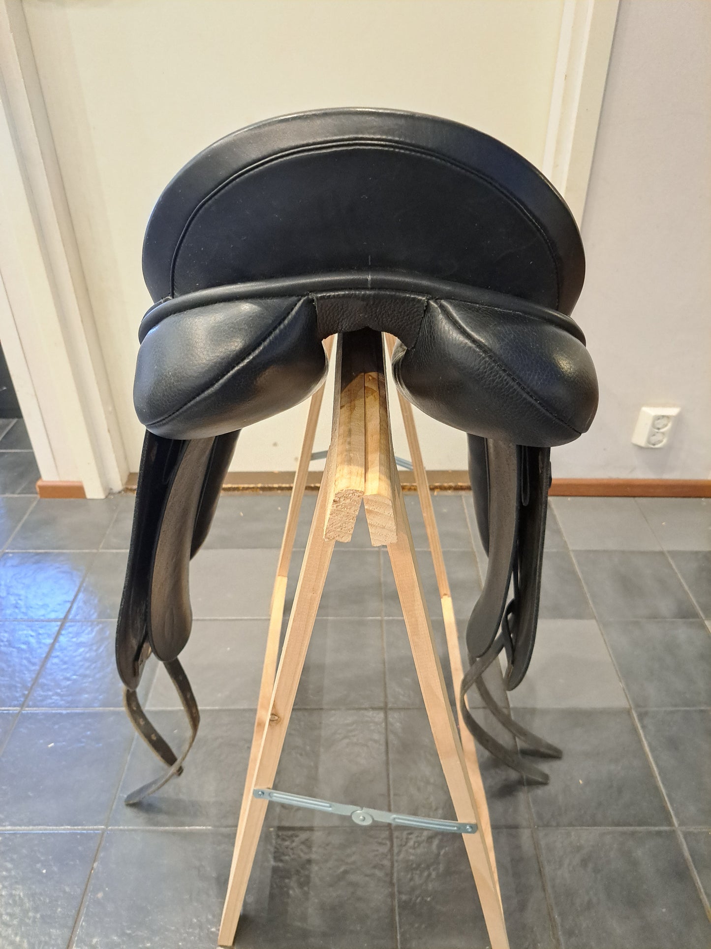 Jeffries Falcon Dressage 17" MW