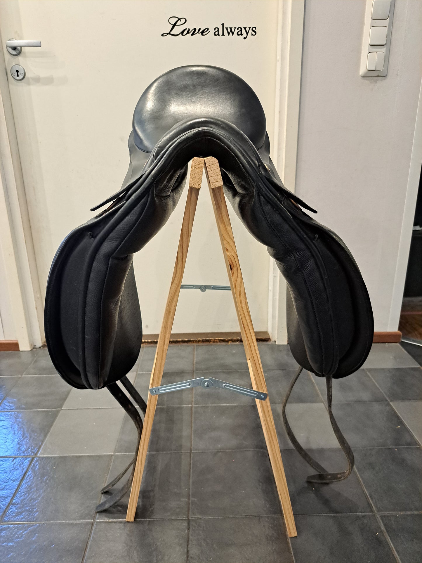 Jeffries Falcon Dressage 17" MW