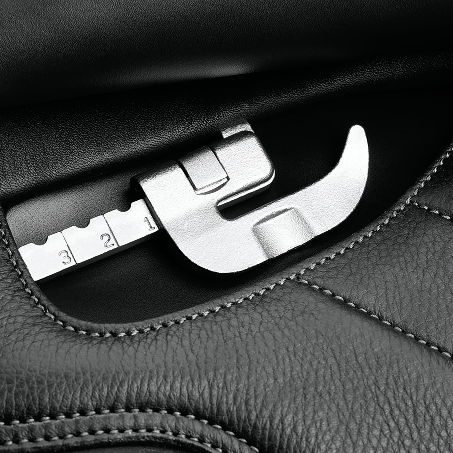 Bates Dressage+ 17,5"