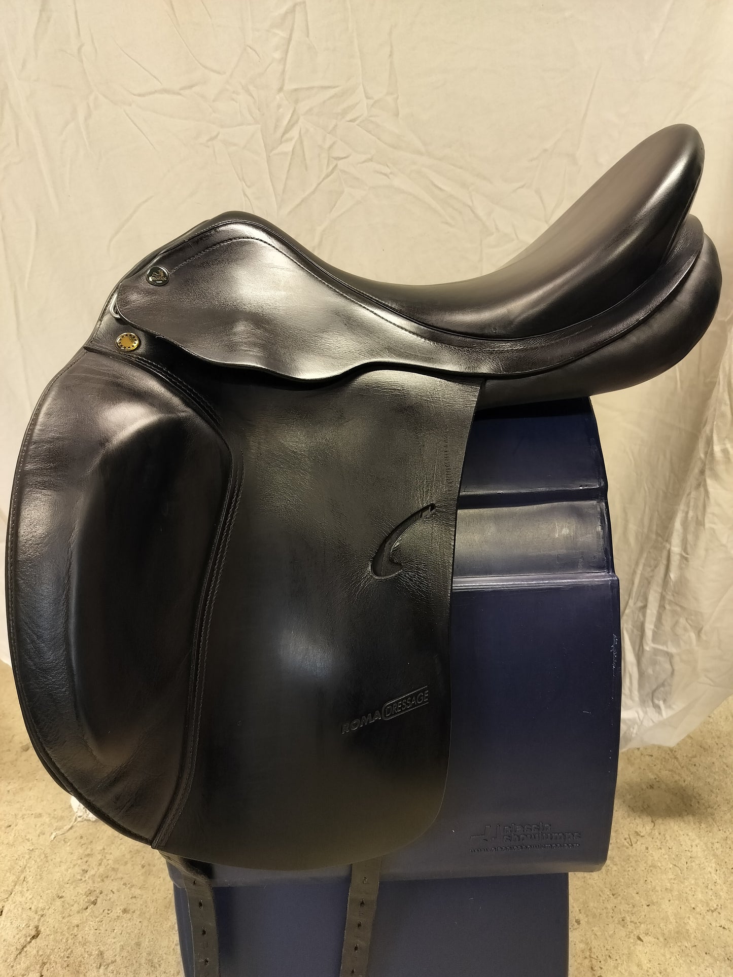 Prestige Roma Dressage 17"