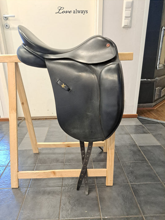 Jeffries Falcon Dressage 17" MW