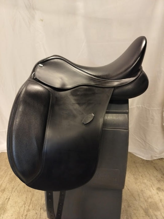 Arena Dressage 17"