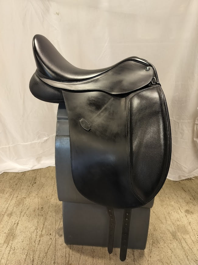 Arena Dressage 17"