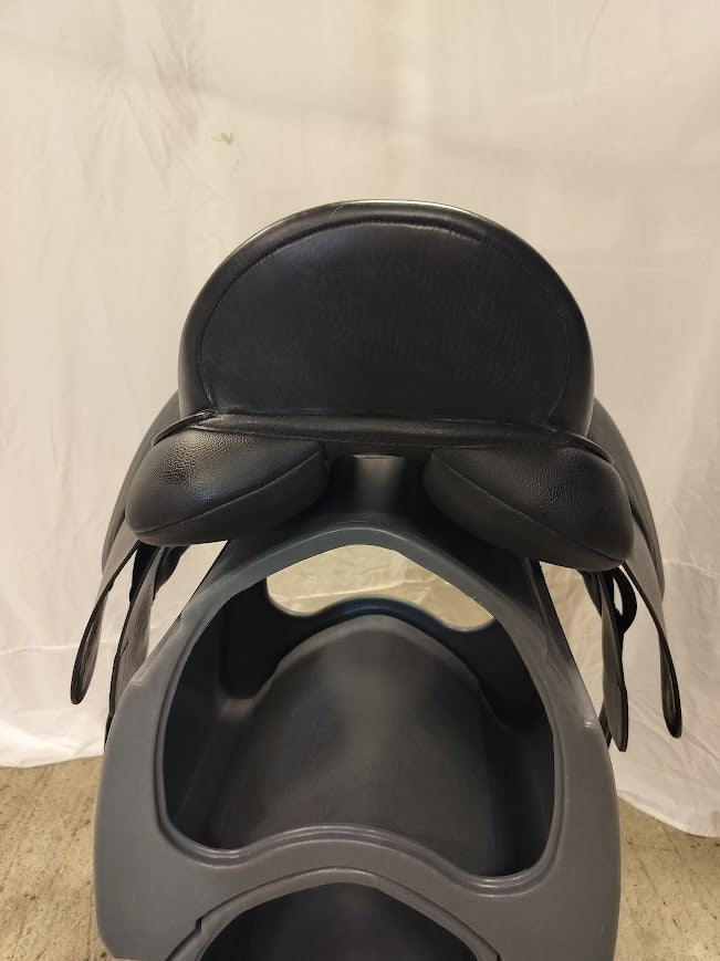Arena Dressage 17"
